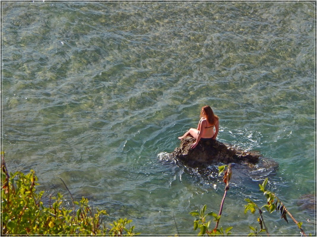 Девушка на камне - Сергей Швечков Девушка на камне - Сергей Швечков