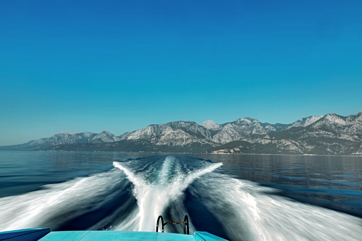 Морская прогулка к водопадам. - Yuri Chudnovetz