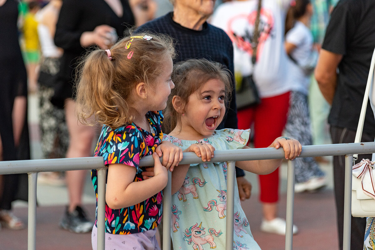 подражая взрослым на концерте. - Вадим Федотов подражая взрослым на концерте. - Вадим Федотов