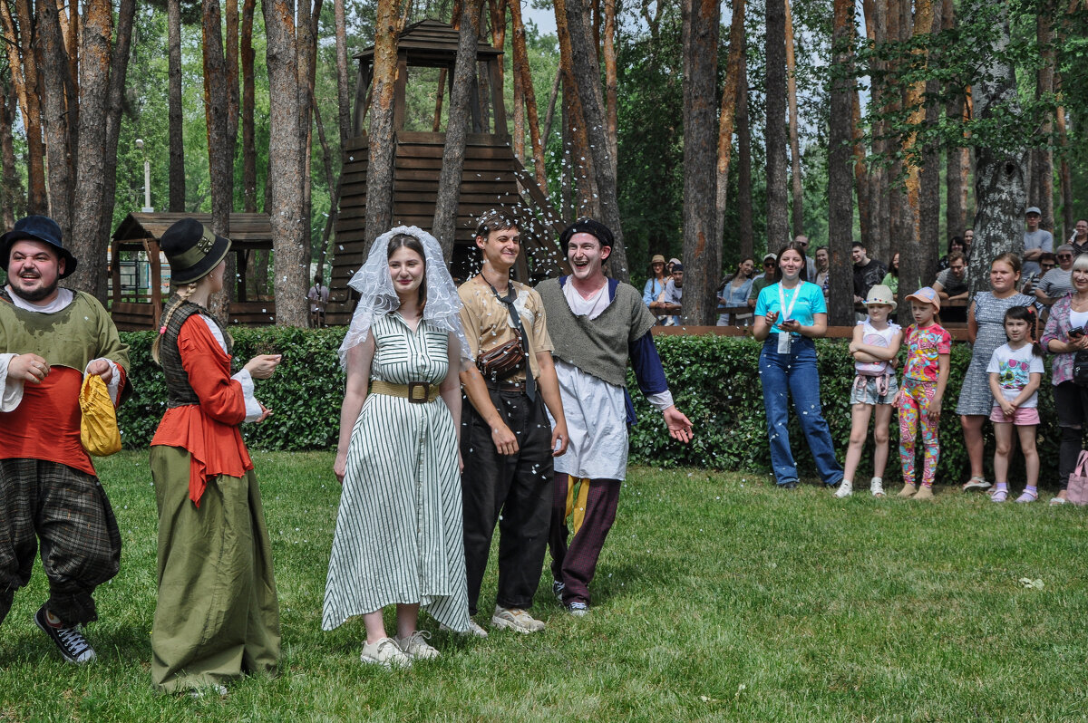 Вот и свадьбу сыгрАли и на счастье обсыпАли - Татьяна Машошина