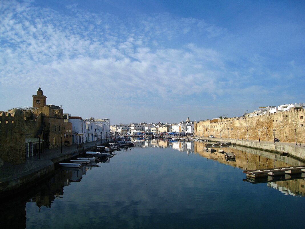 Озеро (лагуна) Бизерта в городе Бизерта. - unix (Илья Утропов)