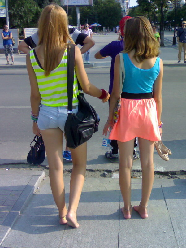 Девушки по городу Пенза шагают босиком - Mitka90 