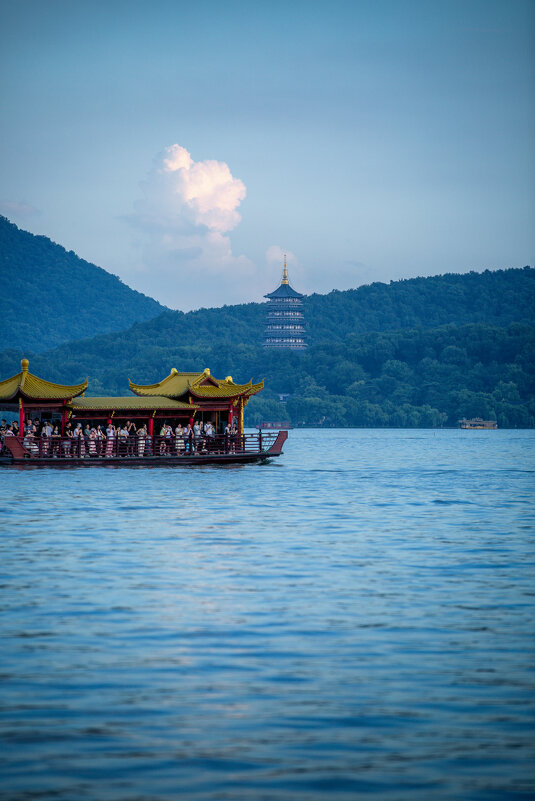 На озере Сиху в Ханчжоу - Дмитрий На озере Сиху в Ханчжоу - Дмитрий