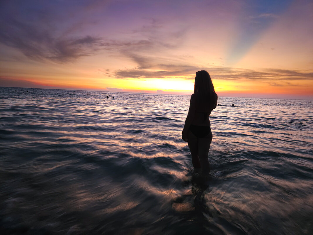 Она любит океан и закаты - Renkse L.J.