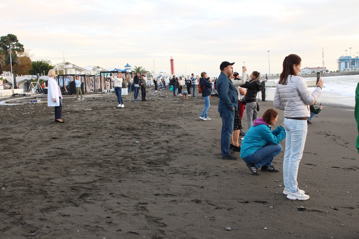 На пляже Ривьера -снимают все ! - Валерий 