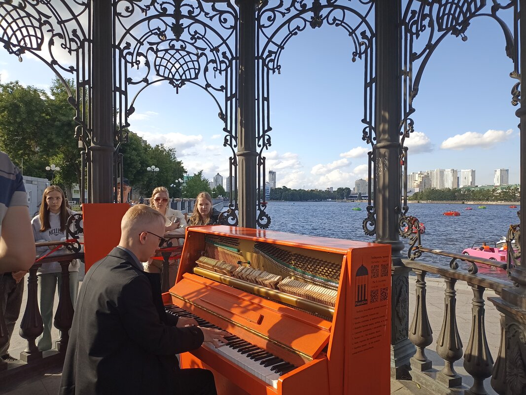 Музыка в городе. Екатеринбург - Pippa Музыка в городе. Екатеринбург - Pippa
