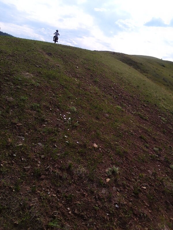 Мотоциклист в горах - Екатерина Панова Мотоциклист в горах - Екатерина Панова