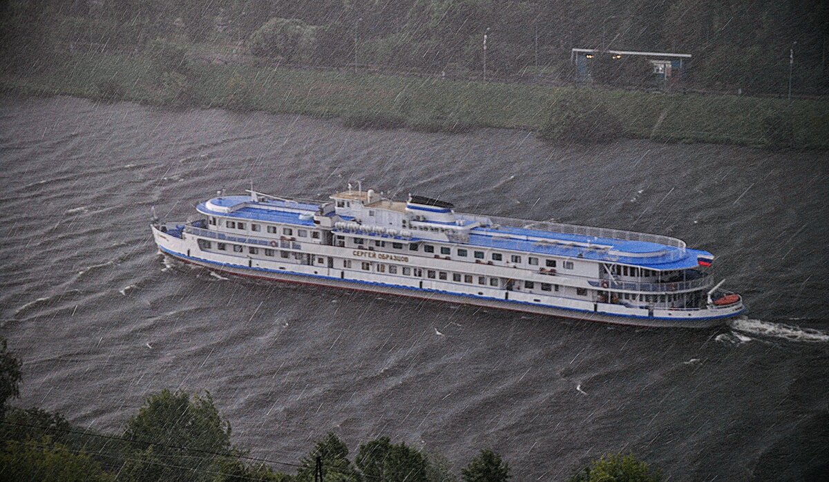 Ливень на реке Москва 12 июля сего года,,, - Анатолий Колосов