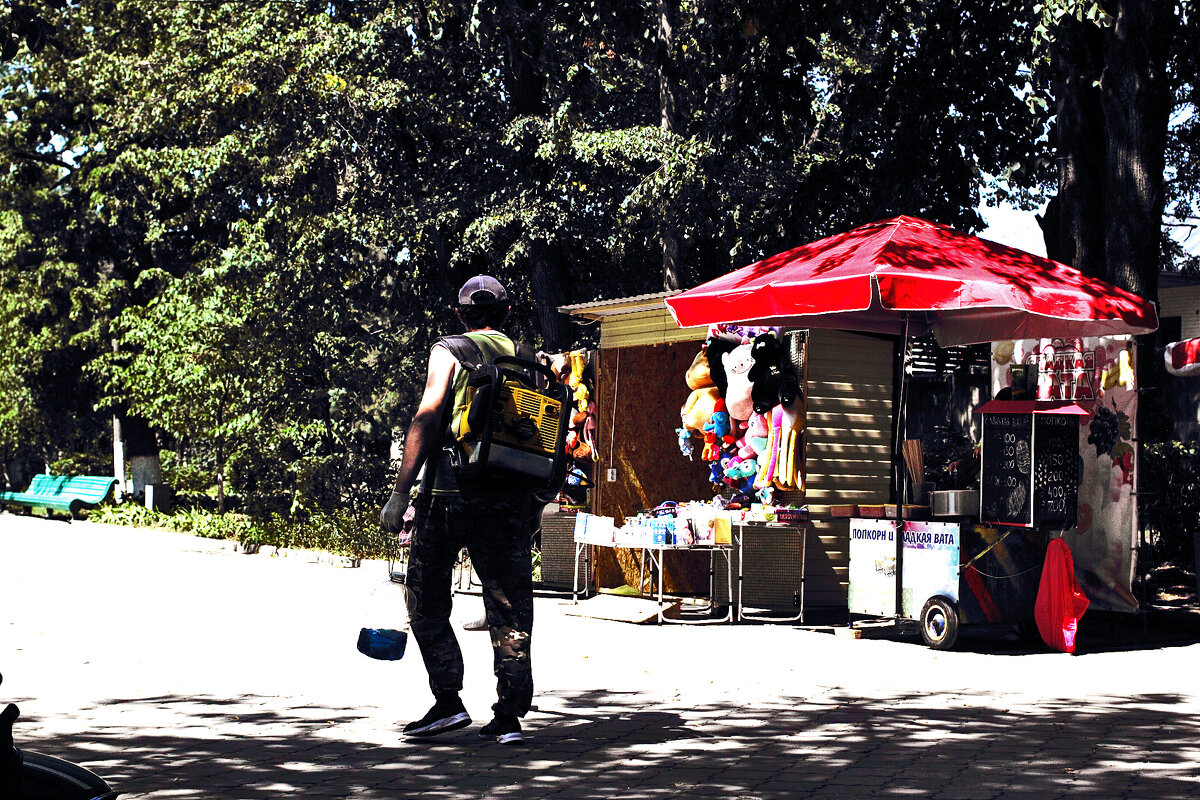 В парке - Юрий Гайворонскiий