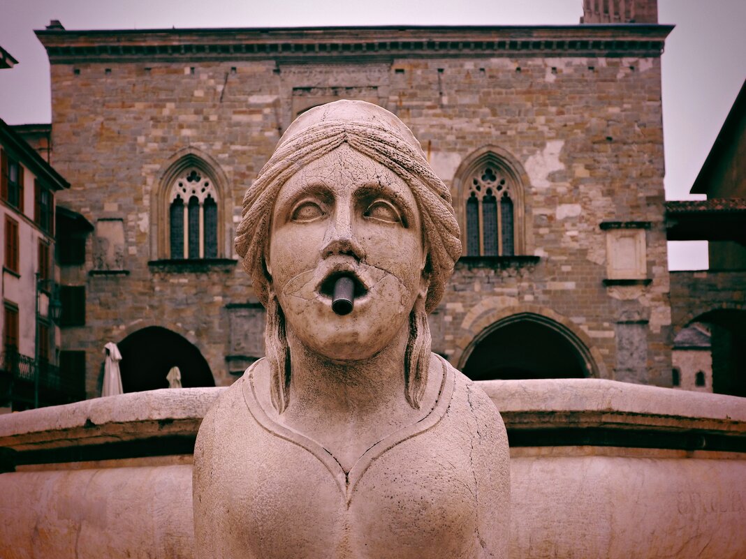 Fontana Contarini Bergamo Италия - Civetta ***