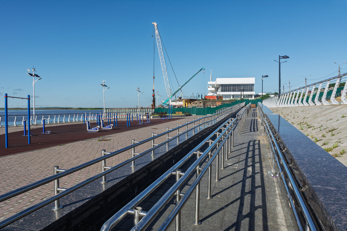 На набережной у Амура - Виктор Иванович Чернюк