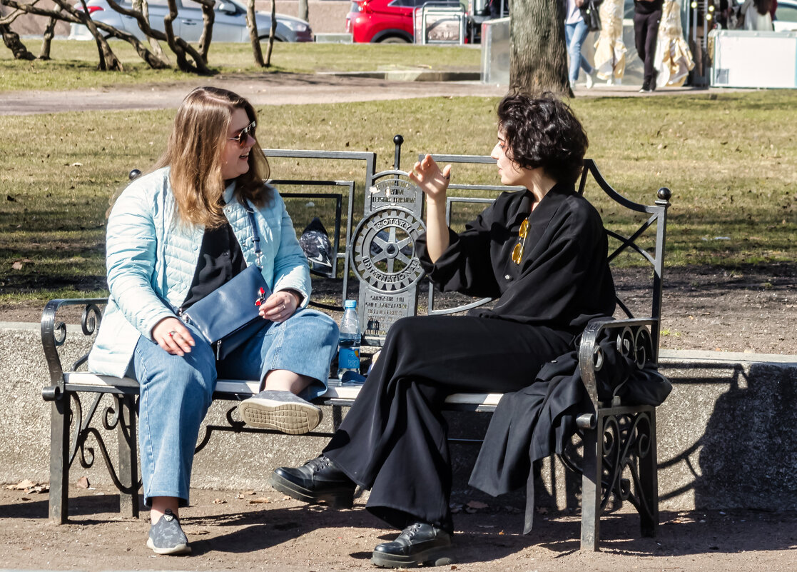 Такие разные подружки. - Игорь Викторов