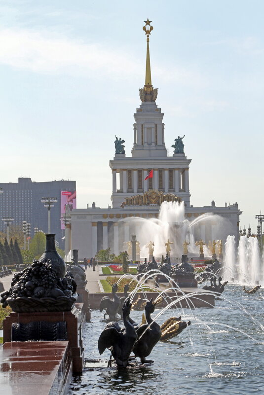 Фонтан Каменный Цветок на ВДНХ - Михаил Бибичков Фонтан Каменный Цветок на ВДНХ - Михаил Бибичков