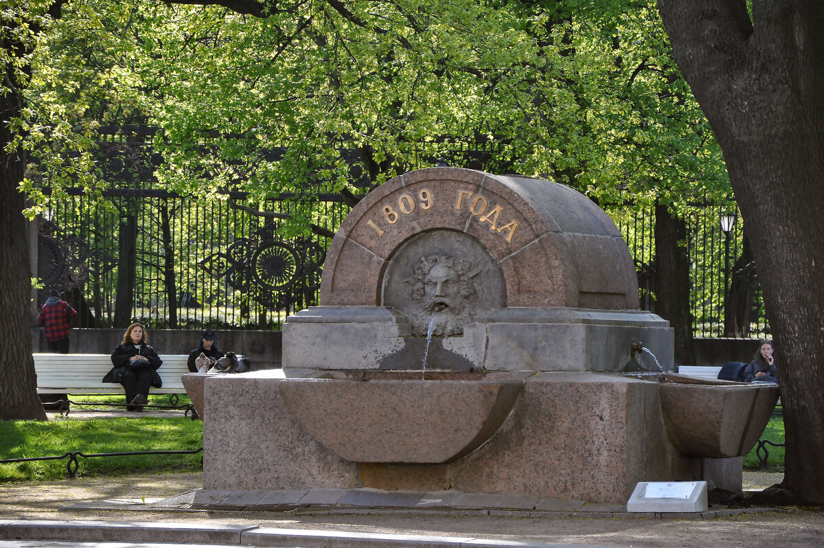 Фонтан в сквере у Казанского собора - Татьяна Машошина Фонтан в сквере у Казанского собора - Татьяна Машошина