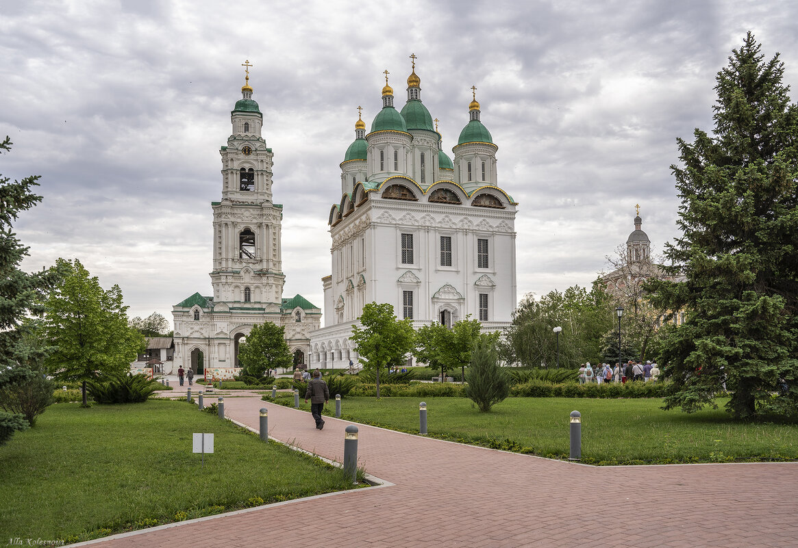 Пречистенская колокольня и Успенский собор Астраханского кремля - Колеснова Алла 
