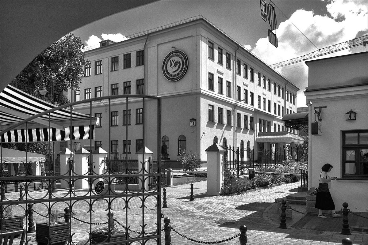 Республиканский институт китаеведения им. Конфуция - Глeб ПЛATOB