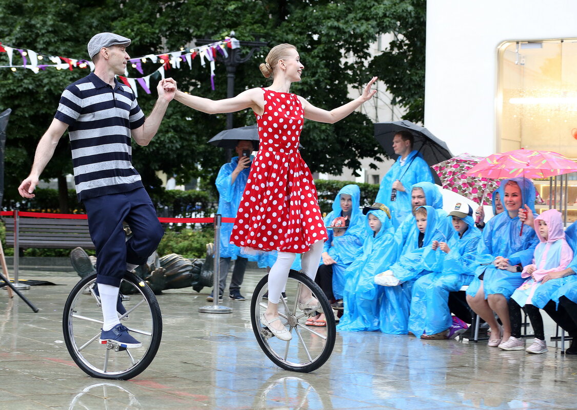 Антикварный Цирк. Театральный бульвар на Цветном 19 июля - Михаил Бибичков Антикварный Цирк. Театральный бульвар на Цветном 19 июля - Михаил Бибичков