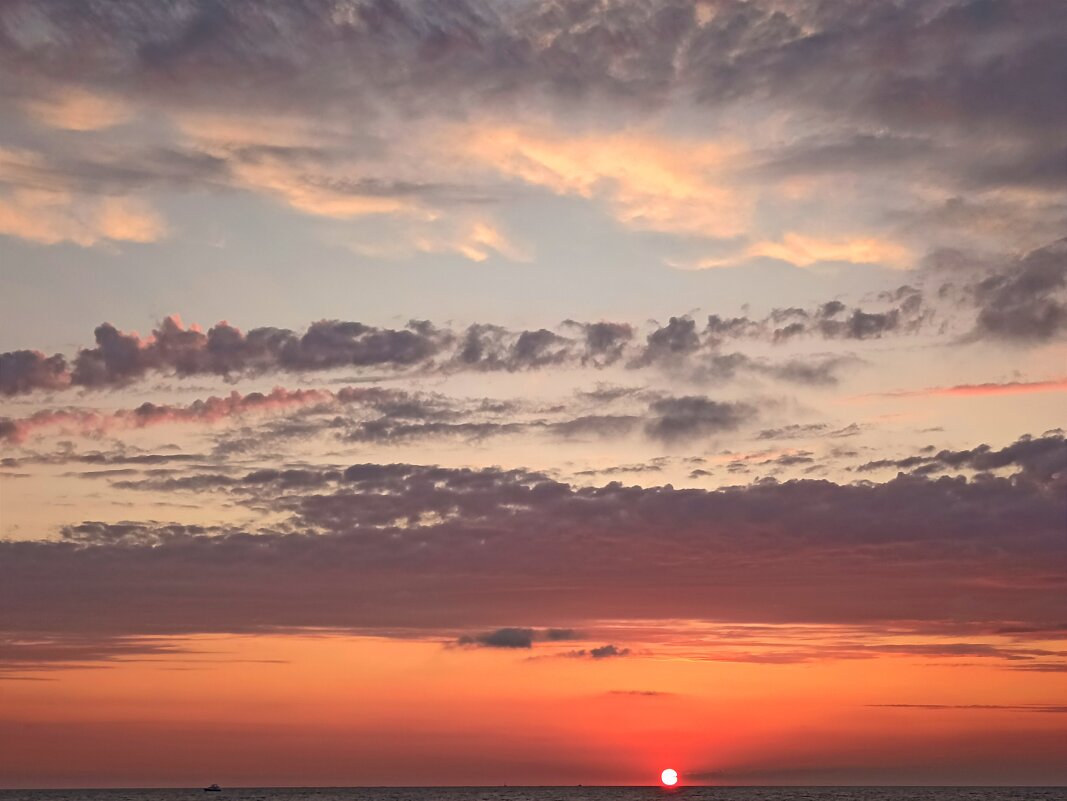 Закат окончил летний тёплый вечер... - Pippa Закат окончил летний тёплый вечер... - Pippa