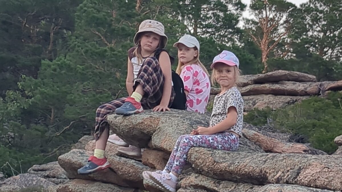 Сестрицы - Андрей Хлопонин Сестрицы - Андрей Хлопонин