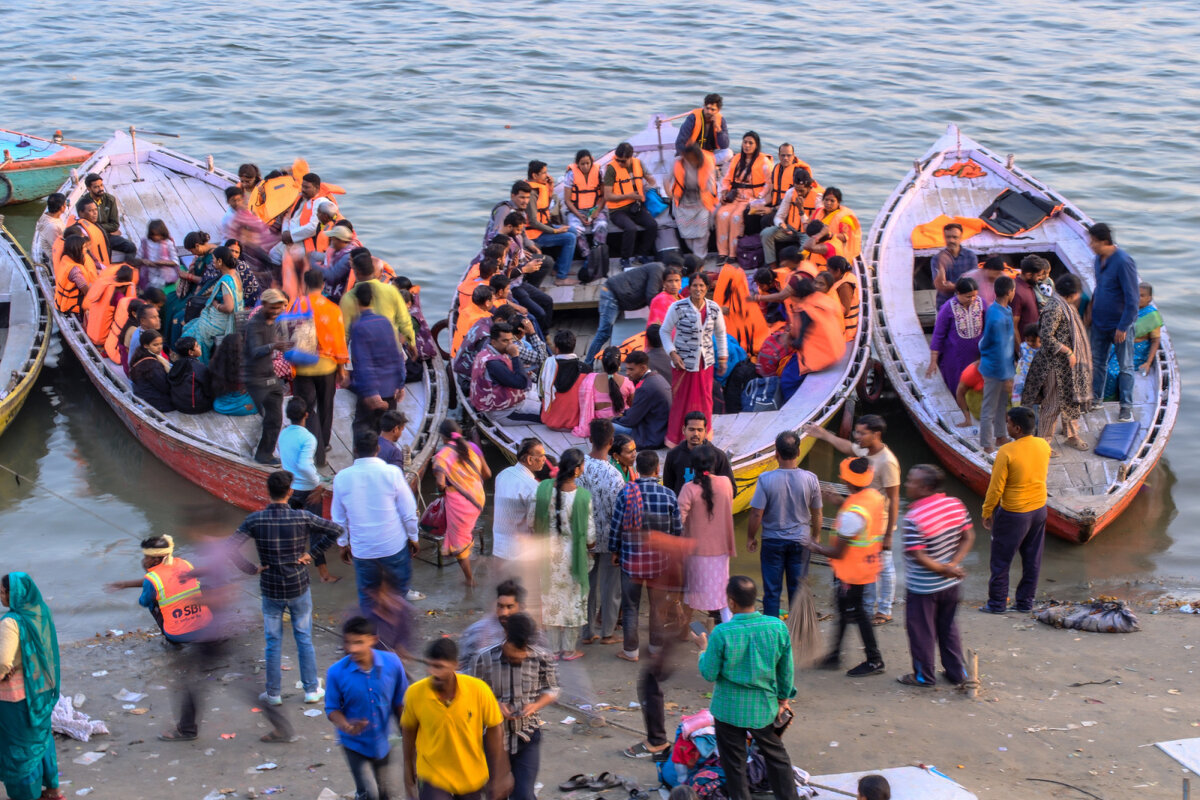 Высадка после катания по реке Ганга - Георгий А