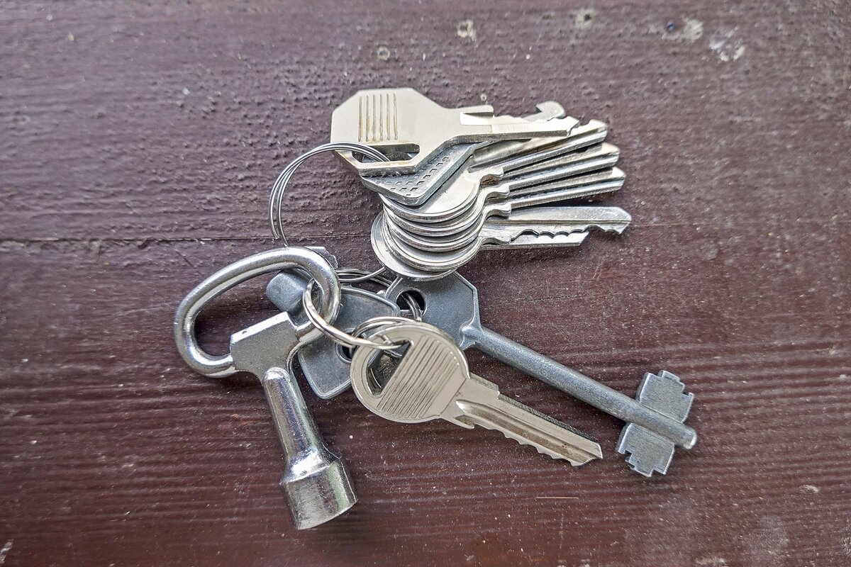 Дверей много - Валерий Иванович