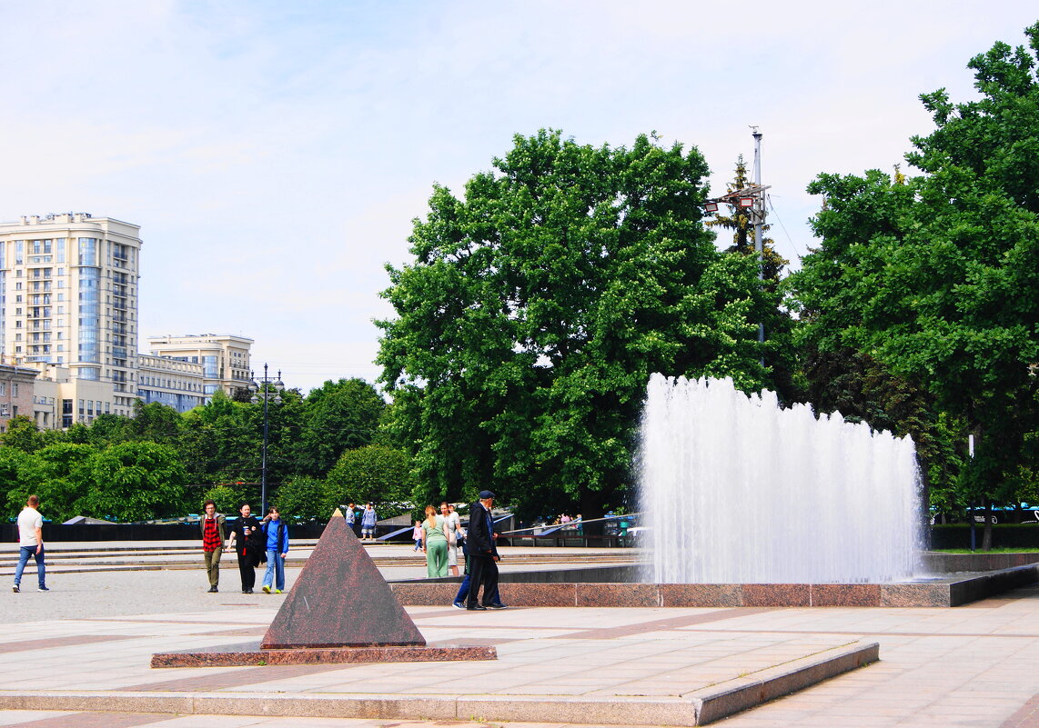 МОСКОВСКАЯ ПЛОЩАДЬ - Виктор Никитенко