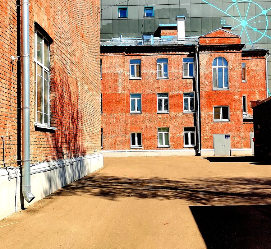 Город. Дома. Тень. - Любимова Ольга 