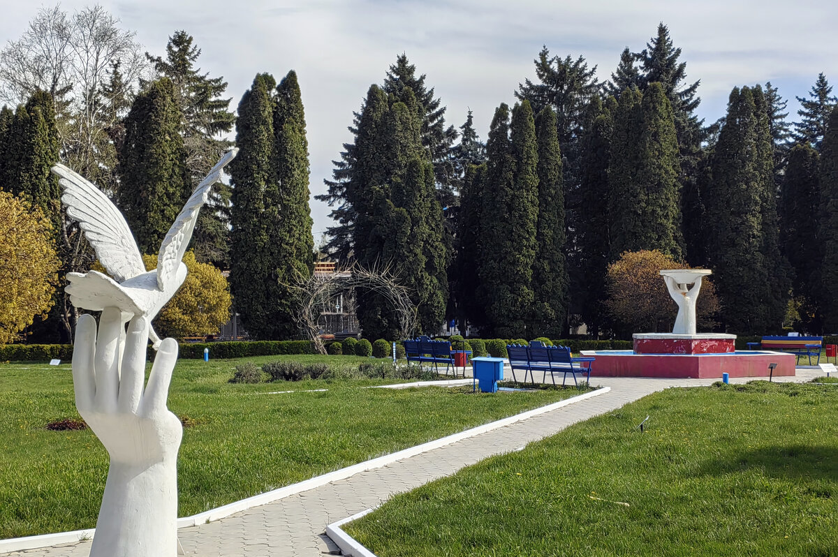 В парке санатория Виктория - Gen В парке санатория Виктория - Gen