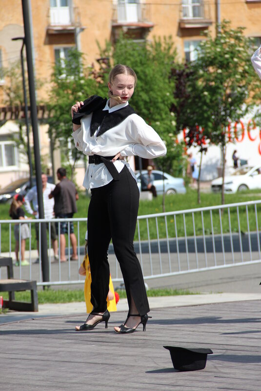 Танцовщица - Tim Andrews