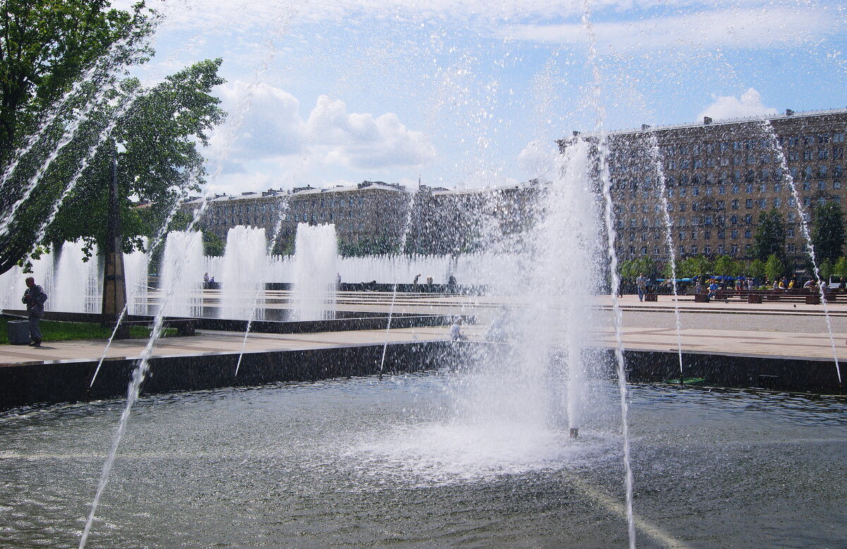 В ПРОХЛАДЕ БРЫЗГ - Виктор Никитенко