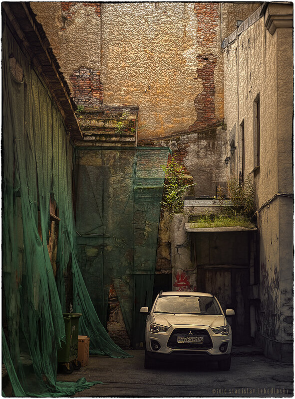 My magic Petersburg_02105_В проходном дворике Орловского переулка - Станислав Лебединский My magic Petersburg_02105_В проходном дворике Орловского переулка - Станислав Лебединский