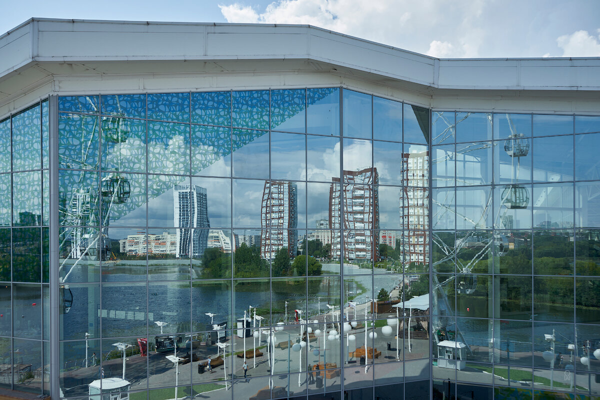 Ульяновск. Новая набережная Свияги в отражении ТЦ - Олег Манаенков Ульяновск. Новая набережная Свияги в отражении ТЦ - Олег Манаенков