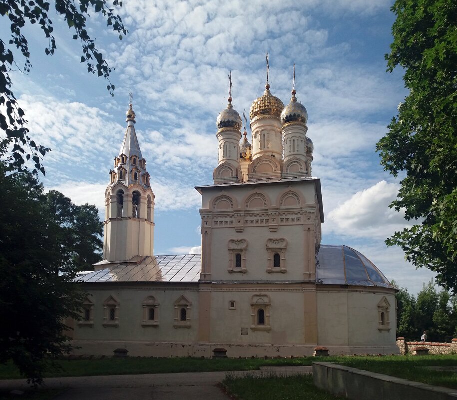 Под голубыми небесами - Galina Solovova Под голубыми небесами - Galina Solovova