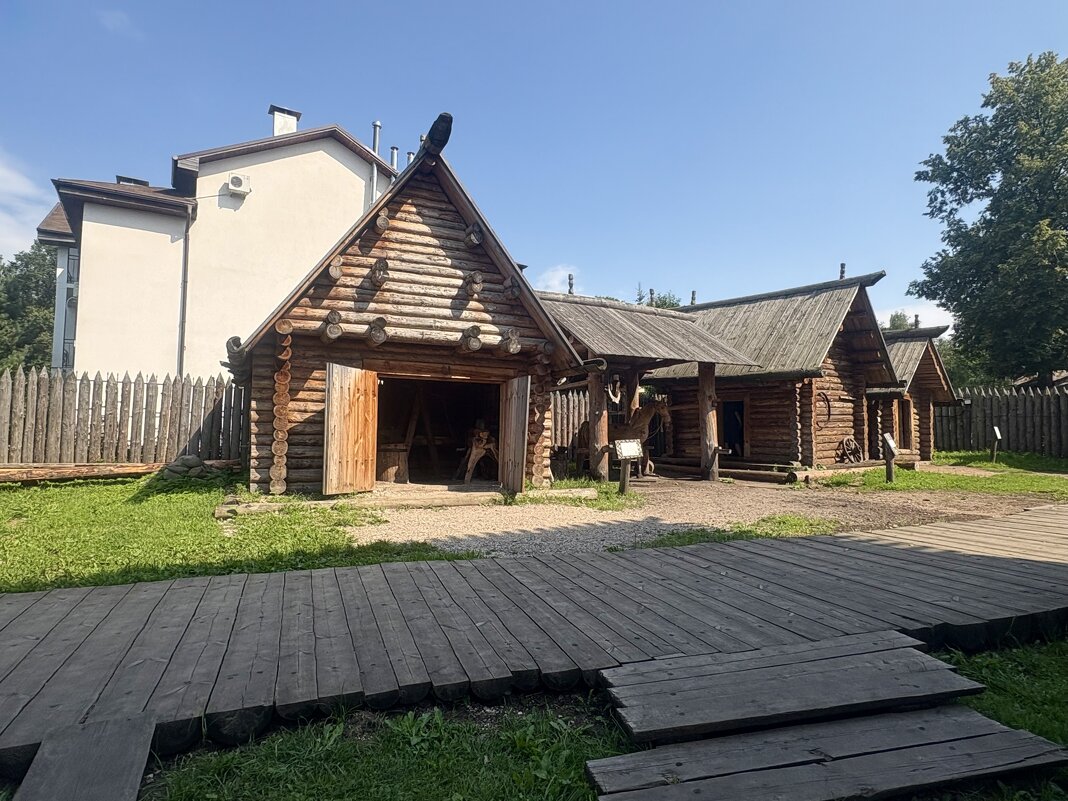 Кузница, амбар и клеть... - Наталия Павлова