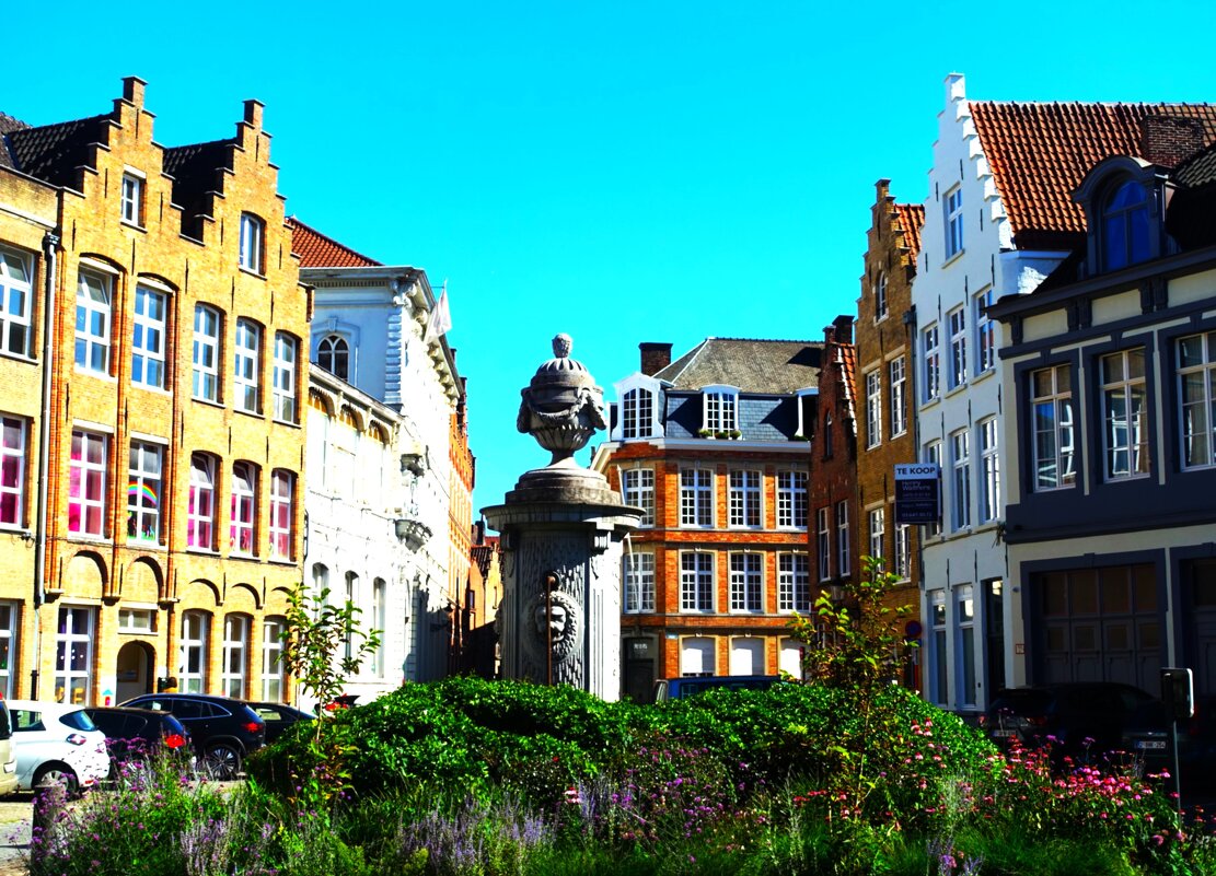 Небольшая круглая площадь - Aida10 