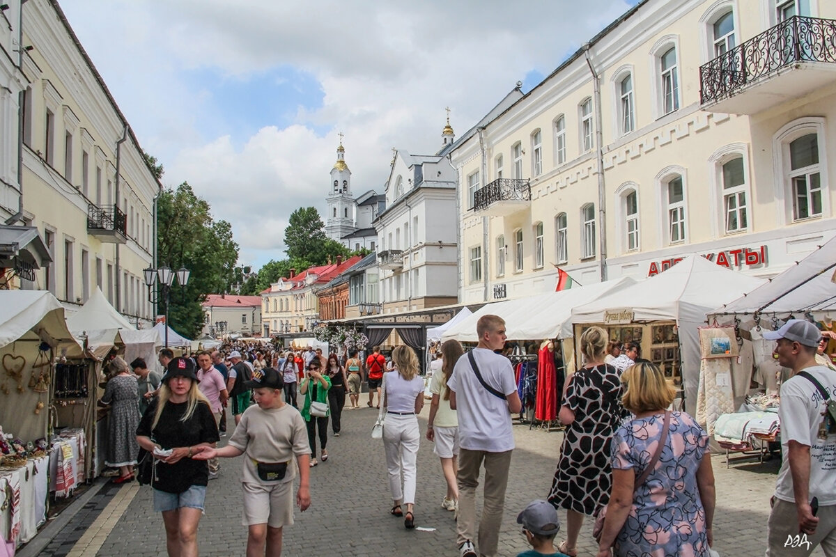 *** - Роланд Дубровский