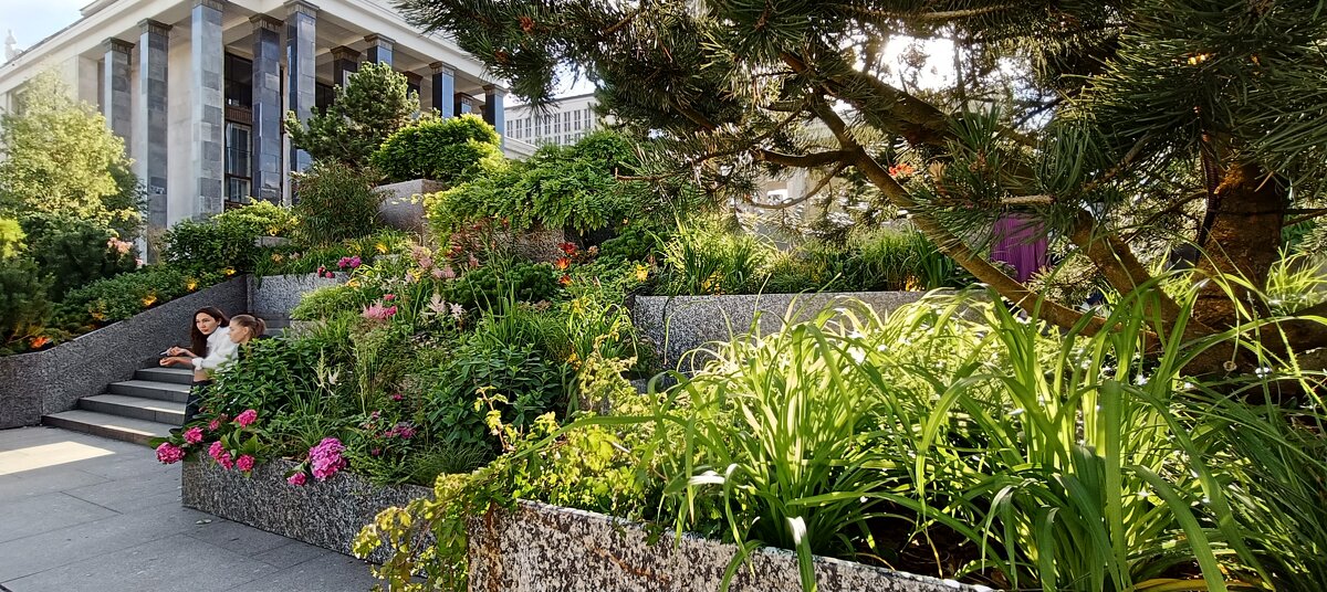 цветущий сад у Библиотеки Ленина - Галина R... цветущий сад у Библиотеки Ленина - Галина R...