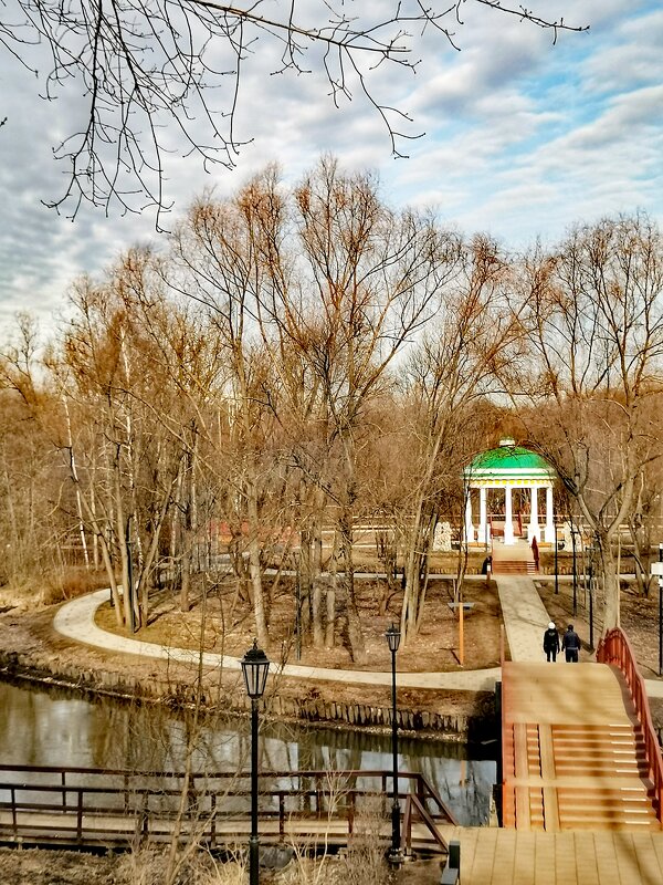 Ротонда. Парк. Начало весны. - Любимова Ольга 