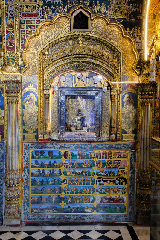 В джаинском храме - Георгий А