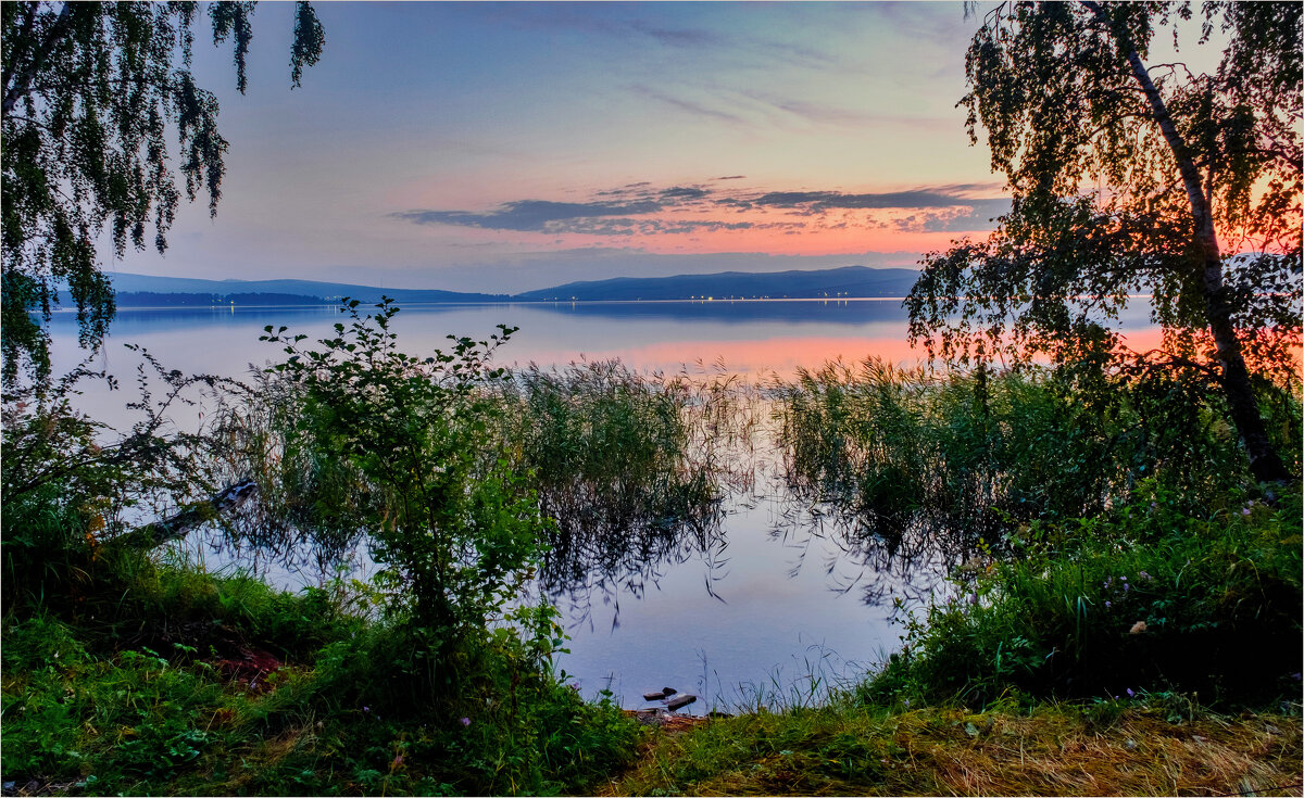 Рассвет у озера это зрелище всегда завораживает... - Алексей Мезенцев
