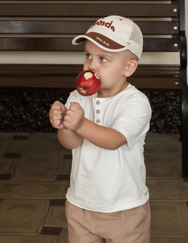 Поиграю,потом доем! - Батик Табуев Поиграю,потом доем! - Батик Табуев