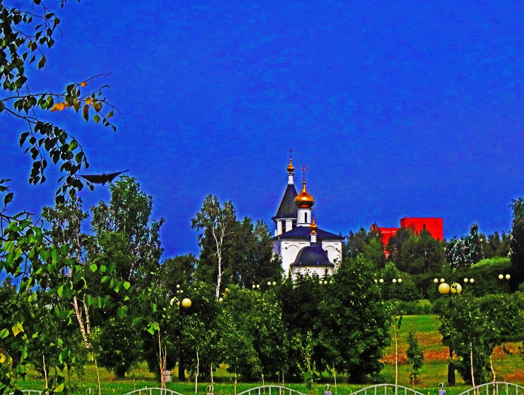 Июль...Храм Всех Святых на фоне утреннего дождевого неба! - Владимир Июль...Храм Всех Святых на фоне утреннего дождевого неба! - Владимир