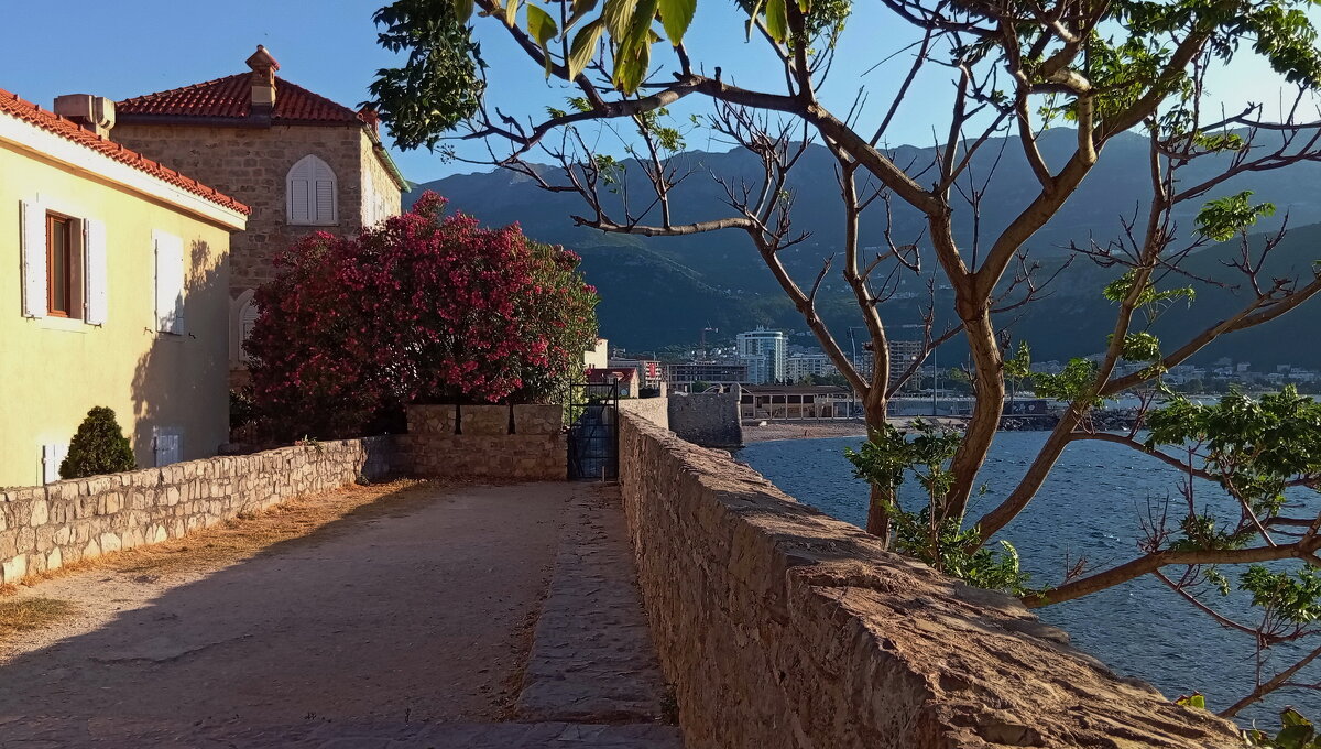 Утро в Будве .. - Татьян@ Ивановна