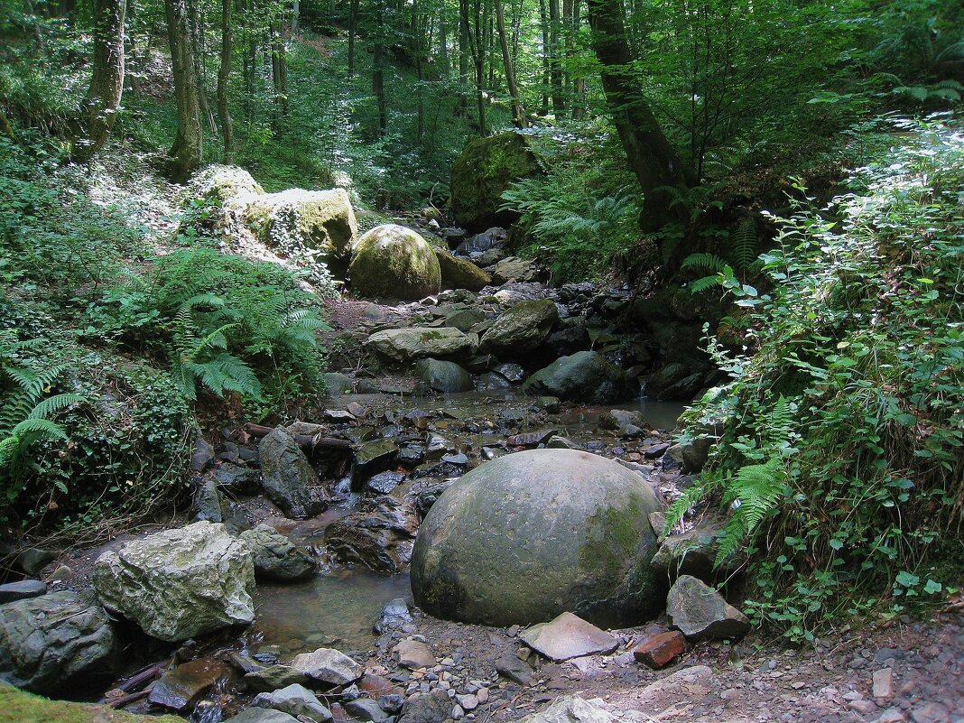 Каменные шары в Завидовичах, Босния и Герцеговина. - unix (Илья Утропов)