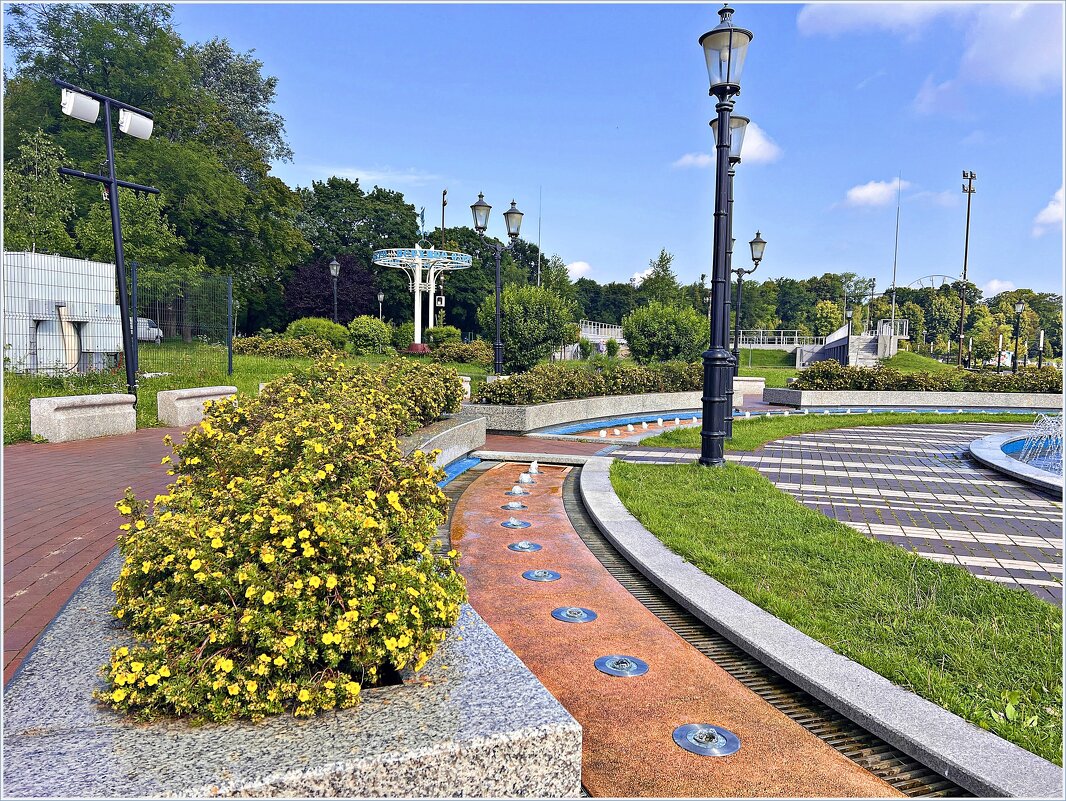 Вокруг фонтана. - Валерия Комова