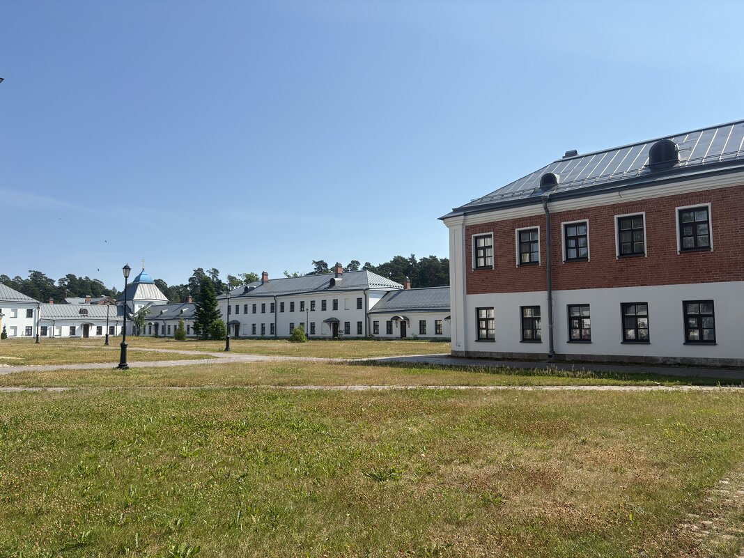 Монастырские келейные корпуса в Монастырском каре. - Наталия Павлова