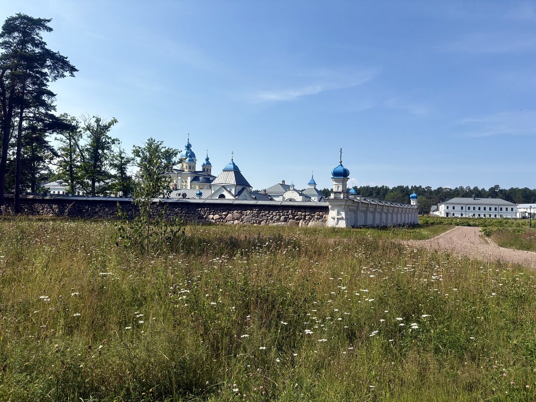 Некрополь Коневецкого монастыря...Братское кладбище - Наталия Павлова