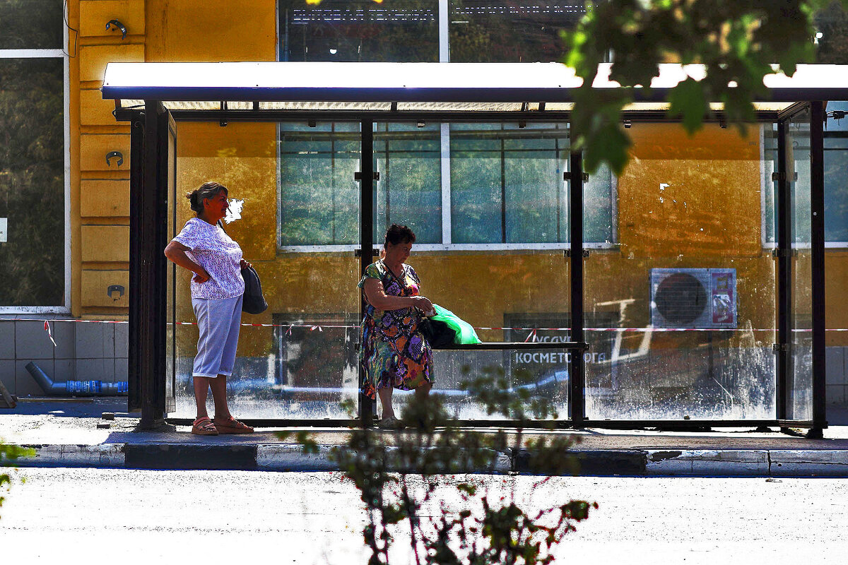 На остановке - Юрий Гайворонскiий