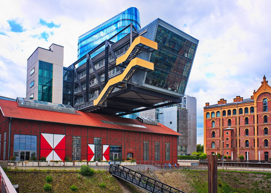 *** - Witalij Löwin