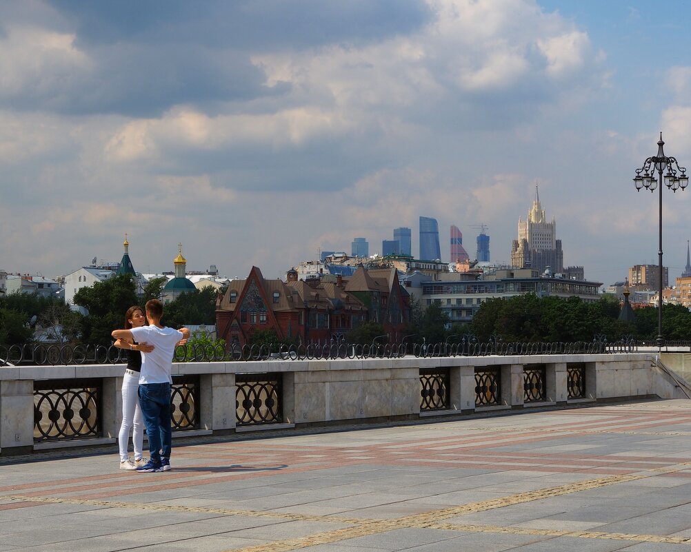 Танцы на Патриаршем мосту - Наталья Музычук